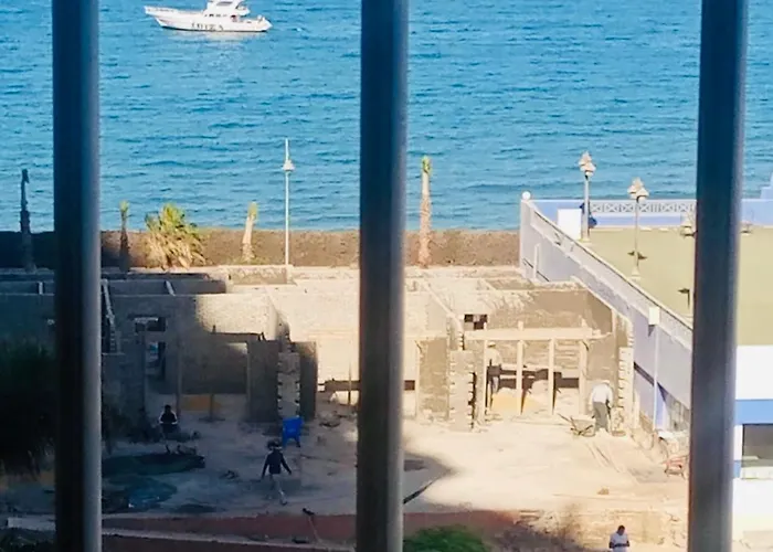 In Porto Sokhna On The Sea And The Pool Apartment